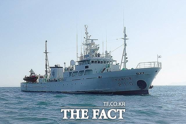 북방한계선(NLL) 인근 소연평도 남방 1.2마일 해상에서 업무중 실종된 서해어업지도관리단 소속 어업지도 공무원 이모(47)씨가 탑승한 어업지도선 무궁화 10호. /뉴시스