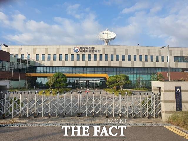 24일 <더팩트> 취재 결과, 숨진 8급 해양수산서기 이모(47)씨는 4개월 전에 이혼했으며 다수의 동료직원에게 돈을 빌린 것으로 파악됐다. 사진은 이씨가 근무했던 서해어업관리단. /목포=김대원 기자