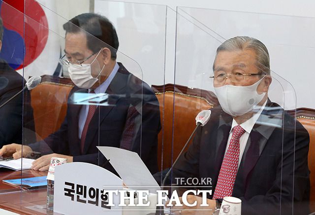 김종인 국민의힘 비상대책위원장은 "대통령의 47시간 침묵 사유를 비롯해 이번 사태의 원인을 반드시 밝혀야 한다"고 지적했다. 지난 24일 열린 국민의힘 비상대책회의. /이새롬 기자