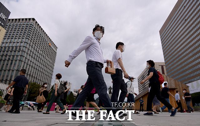 그룹 총수들은 코로나19 장기화에 따른 대응책과 '포스트 코로나'를 겨냥한 새로운 전략을 마련해야 하는 공통 과제를 안고 있다. /이선화 기자