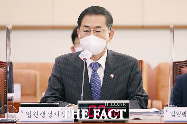 조재연 법원행정처장이 7일 오전 서울 여의도 국회 법제사법위원회에서 열린 국정감사에서 의원들의 질의에 답변하고 있다. /뉴시스