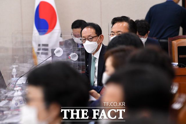 김도읍 의원은 "민주당이 김 전 회장의 편지를 근거로 의혹을 제기하고 있고, 추 장관이 감찰을 지시할 정도로 사안이 중대한 만큼 국민의힘은 실체적 진실 규명을 위해 특검 도입을 다시 한번 제안한다"며 민주당의 특검 수용을 압박했다. /남윤호 기자