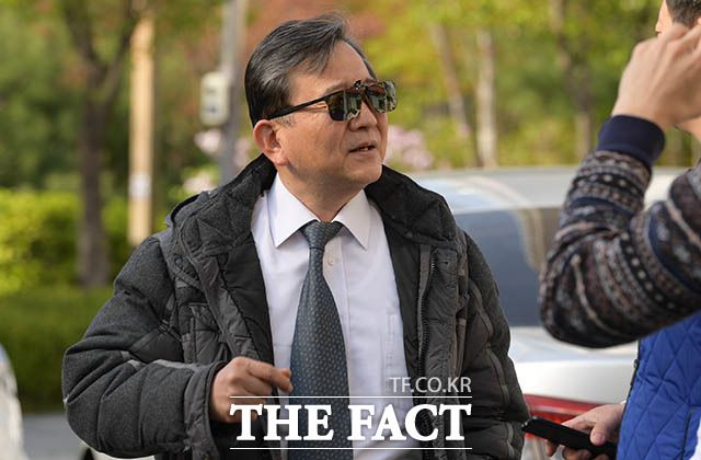 서울고법 형사1부(정준영 부장판사)는 28일 오후 특정범죄 가중처벌 등에 관한 법률 위반(뇌물) 혐의를 받는 김학의 전 차관의 항소심 선고공판을 열고 "죄질이 매우 좋지 않다"며 김 전 차관에게 징역 2년6개월과 벌금 500만원을 선고했다. /김세정 기자