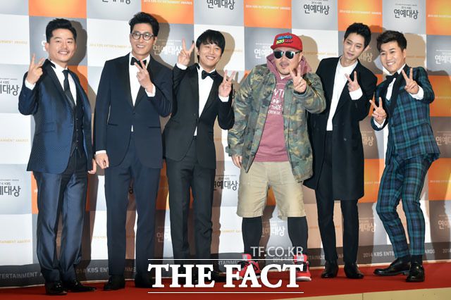 '2014 KBS 연예대상'에 참석한 배우 김주혁과 1박 2일팀.