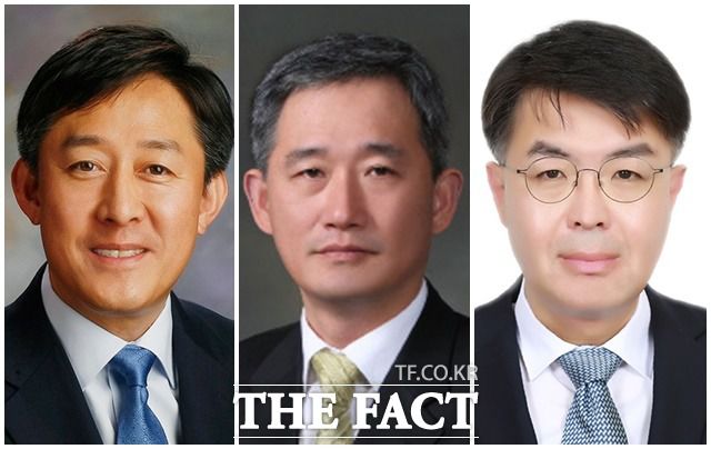 보건복지부 1차관에 내정된 양성일(왼쪽) 복지부 기획조정실장, 고용노동부 차관에 내정된 박화진(가운데) 고용부 노동정책실장, 국토교통부 1차관에 내정된 윤성원 전 청와대 국토교통비서관. /청와대 제공