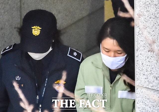 대법원 1부(주심 이기택 대법관)는 5일 오전 살인·사체손괴·사체은닉 혐의로 기소된 고유정의 상고심 선고공판을 열고 무기징역을 선고한 원심을 확정했다. /뉴시스