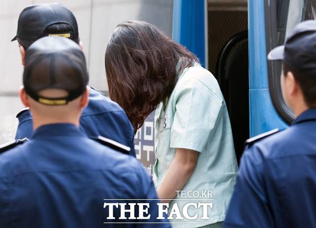 고유정의 남편 홍 씨는 판결 직후 변호인을 통해 "참담하다"는 심경을 전했다. /뉴시스