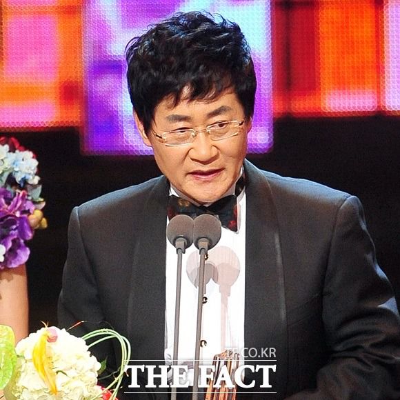 '원조 세시봉' 멤버 윤형주는 1968년 송창식과 함께 남성 듀엣 '트윈 폴리오'로 가요계에 데뷔했다. 지난 9월에는 코로나19로 지쳐있는 시민들을 위로하는 작은 음악회를 오랜만에 갖기도 했다. /더팩트 DB