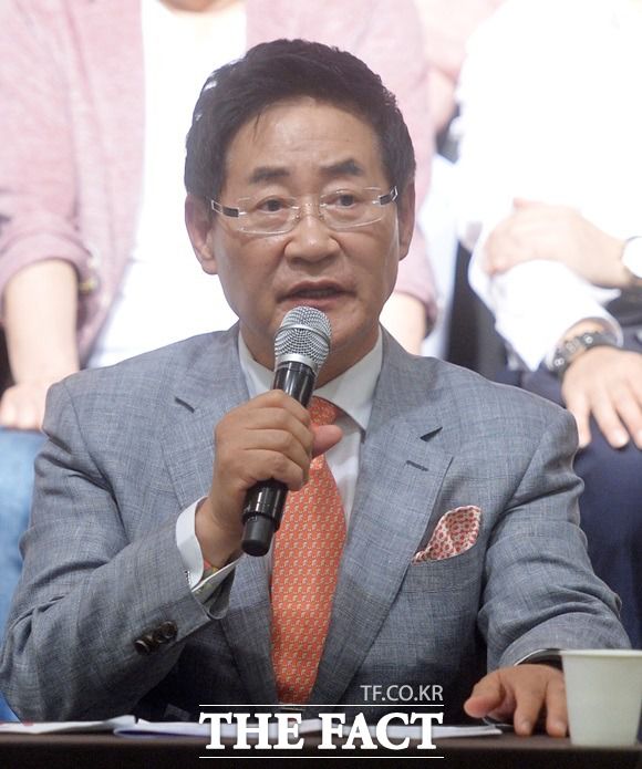 강씨의 형사고소 외에도 윤형주는 지난 8월 또다른 사업가 주모 씨에 의해서도 사기혐의로 피소됐다. 취재결과 (주)B사 자기지분 주식을 제3자인 (주)L사에 양도한 것으로 확인됐다. /더팩트 DB