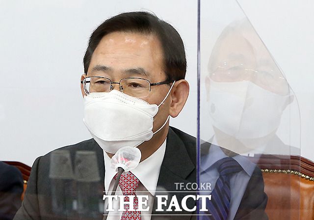 정치권에선 추 장관이 '자충수를 뒀다'는 말도 나온다. 9일 비상대책위원회의에서 모두발언하고 있는 주호영 국민의힘 원내대표. /이새롬 기자