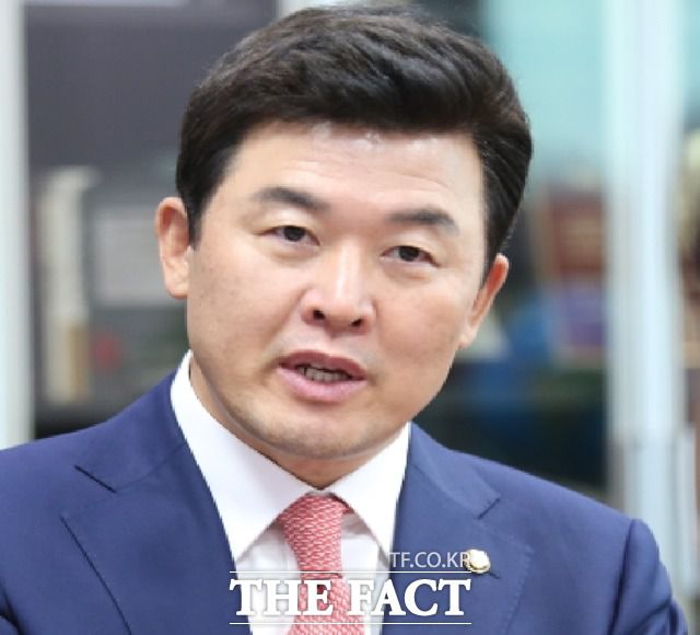 윤영석 국회의원(국민의힘, 양산갑)이 최근 '데이트폭력 등 방지 및 피해자보호 등에 관한 법률안'을 대표발의했다./윤영석 의원 홈페이지 캡처