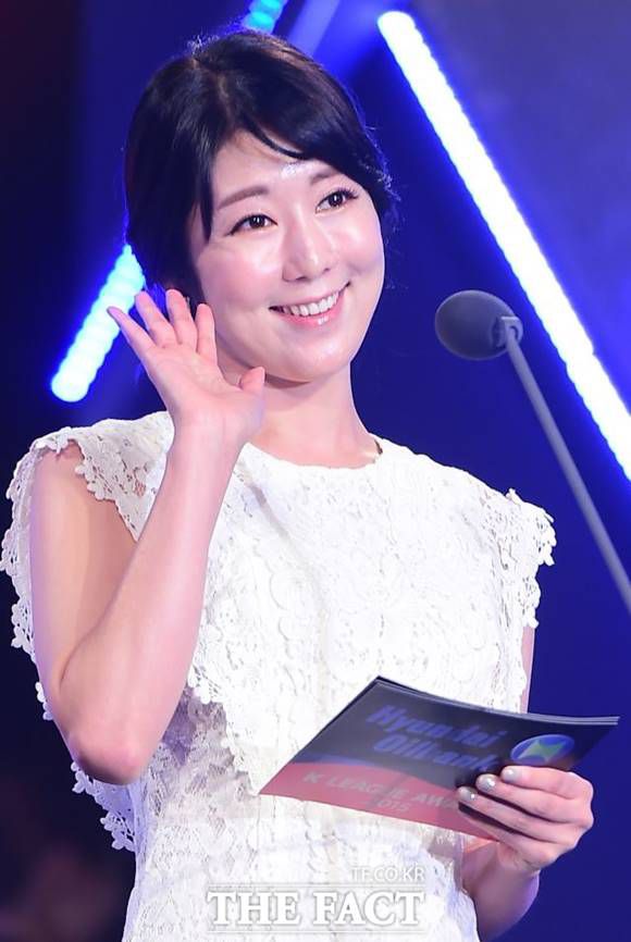 사유리가 깜짝 출산 소식을 알리자 연예계와 정치권에서 응원과 축하의 메시지가 이어지고 있다. /더팩트 DB