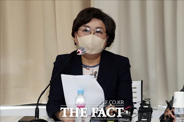 이혜훈 전 의원이 19일 오후 서울 마포구 마포현대빌딩에서 열린 마포포럼 세미나에서 내년 4월 서울시장 보궐선거 출마선언과 함께 정책 공약 구상을 밝히고 있다. /국회사진취재단