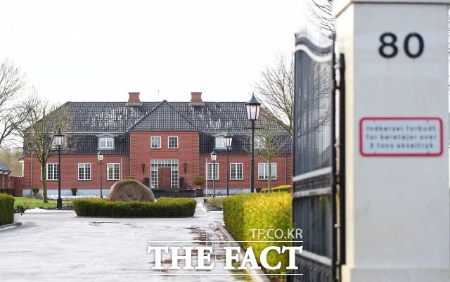 이재용 삼성전자 부회장은 '비선 실세' 최서원 씨의 딸 정유라 씨에게 수십억원대 승마 지원을 한 혐의를 받는다. 사진은 정 씨가 훈련한 덴마크의 승마 연습장. /배정한 기자