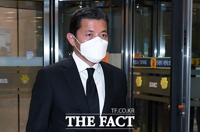 홍정국 전 한나라당(현 국민의힘) 의원이 23이 본인 블로그에 큰딸 마약 사건 등을 언급하며 "자발적 '가택연금'은 장기화됐다"라고 밝혔다. 지난달 26일 故 이건희 삼성 회장 조문을 위해 빈소를 찾은 홍 전 의원. /사진공동취재단