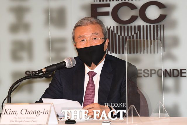 김종인 국민의힘 비상대책위원장이 24일 오후 서울 중구 한국프레스센터에서 열린 서울외신기자클럽 초청 간담회에 참석해 모두발언을 하고 있다. /남윤호 기자