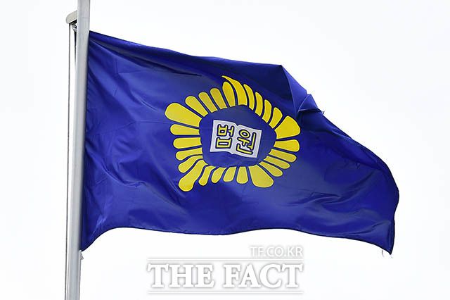 윤석열 검찰총장이 직무집행정지 조치에 반발하며 '판사 사찰 의혹' 문건을 일부 공개했다. /남용희 기자