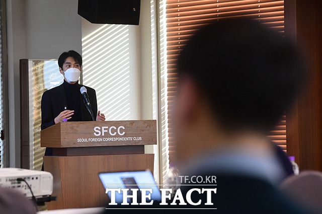 유익한 발표를 경청하는 참석자들.