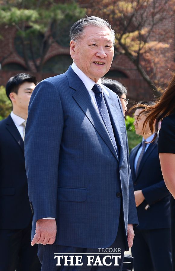 대장게실염 치료를 위해 입원 중이던 정몽구 현대자동차그룹 명예회장이 27일 오전 서울 아산병원에서 퇴원했다. /이새롬 기자