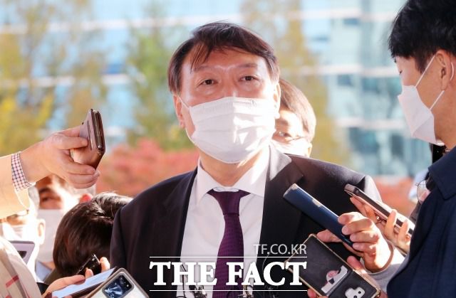 지난 11일 윤석열 검찰총장이 대전지역 검사들과의 간담회를 위해 29일 오후 대전광역시 서구 대전지방검찰청을 방문하고 있다. /이선화 기자