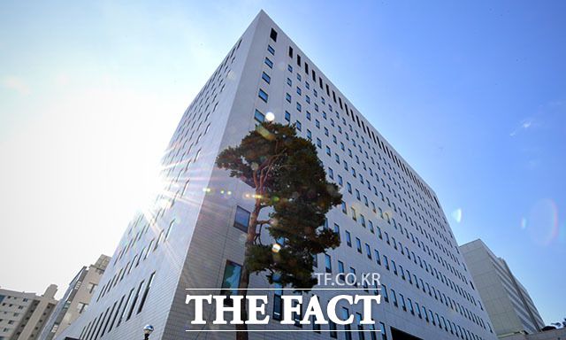 이날 법정 증언에 의하면 검찰은 김 전 회장의 운전기사를 6번 가량 불러 정치인 로비 의혹을 집중 조사한 것으로 드러났다. 사진은 서울남부지검. /이덕인 기자