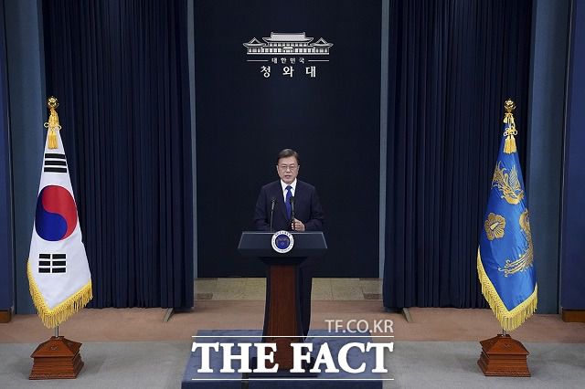 강민석 청와대 대변인은 8일 문재인 대통령의 국정 지지율이 최저치를 기록한 것과 관련해 "일희일비할 필요는 없다"면서 "심기일전하겠다"는 입장을 밝혔다. /청와대 제공