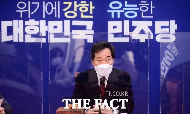 더불어민주당은 21대 첫 정기국회 회기 종료일에 본회의를 열어 고위공직자범죄수사처 등 쟁점 법안 상정을 예고했다. 9일 최고위원회의에서 모두발언을 하고 있는 이낙연 민주당 대표./국회=남윤호 기자