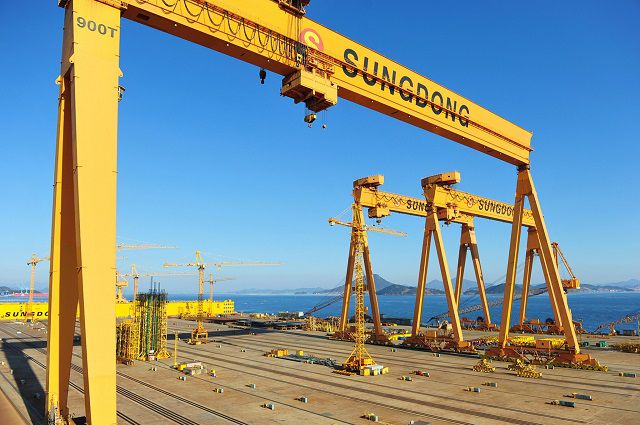 매각 절차를 밟고 있는 중형 조선사들이 매각을 통한 경영 정상화 작업을 이행하고 나섰지만 수주 부진이 이어지면서 난항을 겪고 있다는 얘기가 나오고 있다. 사진은 올초 HSG중공업에 매각된 HSG성동조선(옛 성동조선해양)의 경남 통영 조선소의 모습. HSG성동조선은 매각 후 사업 다각화 등을 진행하면서 새로운 경쟁력을 갖추고 있다는 평가를 받고 있다. /HSG성동조선 제공