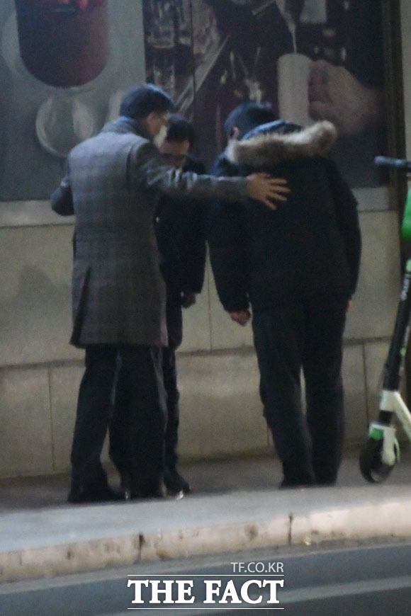 윤석열 검찰총장과 저녁 식사 자리를 마친 검찰관계자들./남윤호 기자