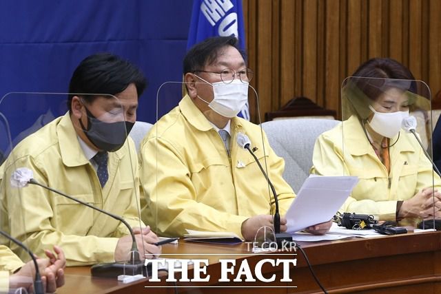 김태년 더불어민주당 원내대표가 17일 오전 국회에서 열린 정책조정회의에서 발언하고 있다. /국회사진취재단