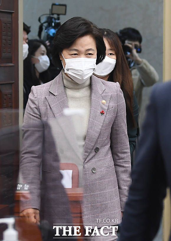 고위공직자범죄수사처(공수처)장후보자추천위원회 5차 회의에 참석한 추미애 장관