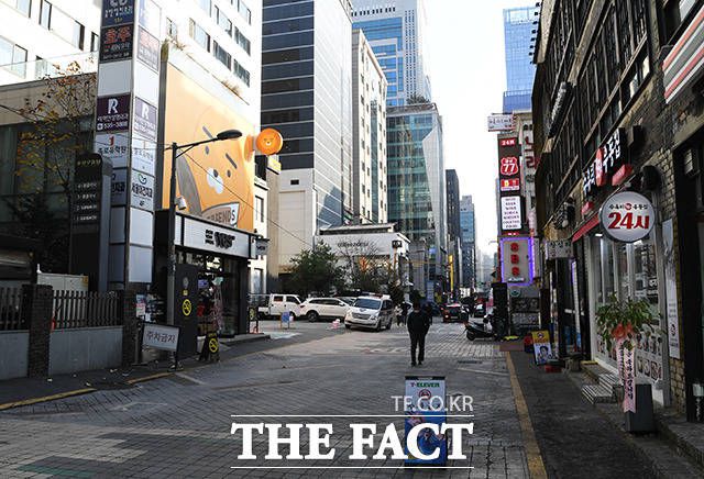 3차 재난지원금 지급에 대해 일각에서는 '혈세 퍼주기 지원'이라는 지적이 나오고 있다. /배정한 기자