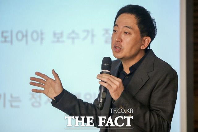 더불어민주당을 탈당한 금태섭 전 의원이 22일 서울시장 보궐선거 출마를 공식화하며 "집권세력의 독주에 대한 견제"를 강조했다. 지난달 18일 국회 의원회관에서 열린 국민의힘 초선의원 모임에서 강연하는 금 전 의원. /이새롬 기자