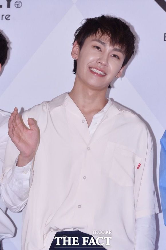 비투비 정일훈이 대마초 흡연 혐의로 경찰에 적발된 사실이 뒤늦게 알려졌다. 경찰은 지난 7월 정일훈과 공범들을 마약류관리에관한법률위반 등의 혐의로 검찰에 넘겼다. /더팩트 DB