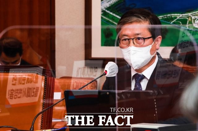 변창흠 국토교통부 장관 후보도 해당 법에 "찬성한다"는 입장을 밝혔다. 하지만 전문가는 "기본법에 규정하면 오히려 편법을 더 만들 수 있다"고 우려했다. /남윤호 기자