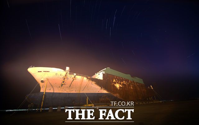 국회는 사참위의 활동 기간을 연장하는 법안을 통과시켰다. 또한 '4.16 세월호 참사 증거자료 조작, 편집 의혹 사건 진상규명을 위한 특별검사 임명 요청안'도 같은 날 통과됐다. 공소시효는 사참위 활동 기간만큼 늘어나고, 세월호에 대한 특검이 처음으로 도입된다. 공소시효 만료를 앞두고 통과한 법안과 특검이지만 다가오는 새해에는 '조작된 증거'에 대한 철저한 진상 규명이 이뤄지길 기대한다.