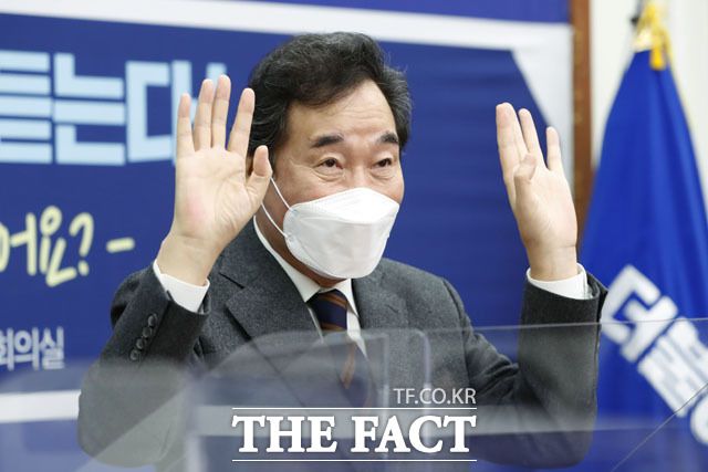 이낙연 더불어민주당 대표의 '전직 대통령 사면론'을 둘러싼 논란이 커지고 있다. 사면 반대 국민청원이 올라오는 한편 친문 세력들은 이 대표에 대한 지지를 철회하는 분위기다. /남윤호 기자