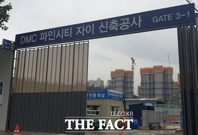 서울 은평구 수색동 115-5번지에 들어서는 'DMC파인시티자이' 잔여 세대는 30대 여성 손 모 씨에게 돌아갔다. /윤정원 기자