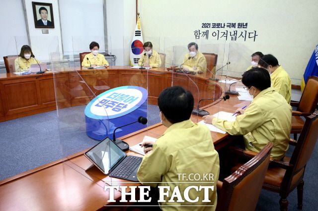 4일 열린 최고위원회의에서 양향자 최고위원 등은 "두 전직 대통령의 사면, 검찰총장 탄핵, 중대재해기업처벌법 등과 같은 중대한 사안은 더더욱 국민 상식에서 바라봐야 한다"고 강조했다. /국회사진취재단