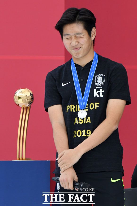 2019 국제축구연맹(FIFA) U-20 월드컵에서 준우승을 차지하고 돌아온 대표팀의 이강인이 2019년 7월 17일 오전 서울 중구 서울광장에서 열린 환영식에 참석해 골든볼을 수상한 소감을 말하고 있다./남윤호 기자