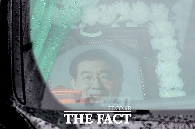 법원이 동료를 성폭행한 혐의를 받는 서울시 공무원에 대한 판결을 선고하면서 '고 박원순 전 서울시장의 성범죄 의혹이 사실로 인정된다'는 취지의 판단을 내놨다. /이새롬 기자