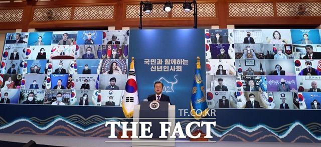 문재인 대통령이 투자한 필승코리아 펀드가 90% 수익률을 내며 화제를 모았다. 정책 홍보 효과도 얻은 문 대통령은 뉴딜 펀드에도 투자할 계획이다. 지난 7일 열린 '2021년 신년인사회'에 참석한 문 대통령. /뉴시스