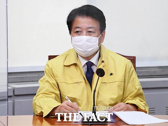 노웅래 당 미디어·언론상생TF 단장은 2월 임시국회에서 인터넷뉴스 열람차단청구권법, 정정보도 강화법 등을 처리할 수 있을 것이라고 전망했다. /배정한 기자