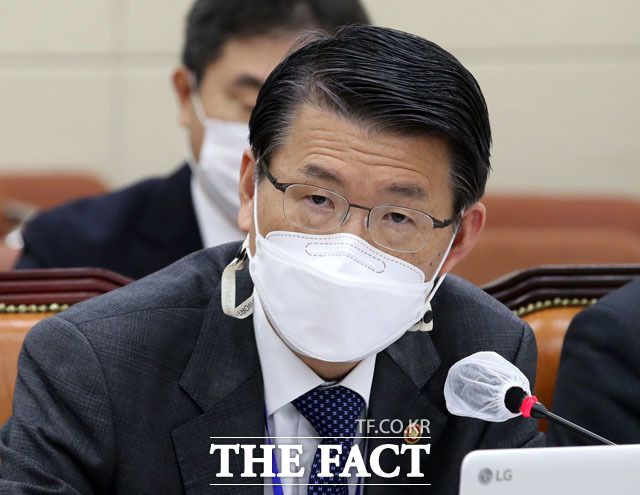 은성수 금융위원장이 지난 18일 '2021년 업무계획'을 발표한 자리에서 공매도 재개 문제에 대해 "아직 결정된 것이 없다"고 밝혔다. /남윤호 기자