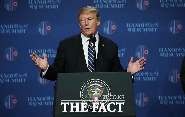 4년간 임기를 마치고 백악관을 떠난 도널드 트럼프 전 미국 대통령이 "어떤 식으로든 돌아올 것"이라고 말했다. 정계 복귀를 시사한 것으로 해석된다. /임세준 기자