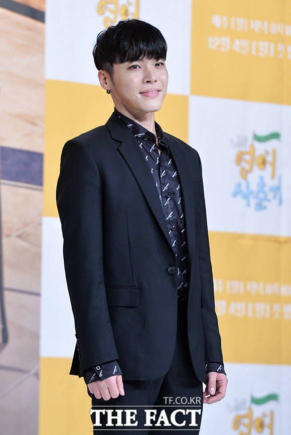 휘성이 프로포폴 투약 혐의로 검찰로부터 징역 3년을 구형받았다. 늘 결백을 주장해왔던 그도 결국 "큰 실수를 했다"며 거듭 사과했다. /더팩트 DB