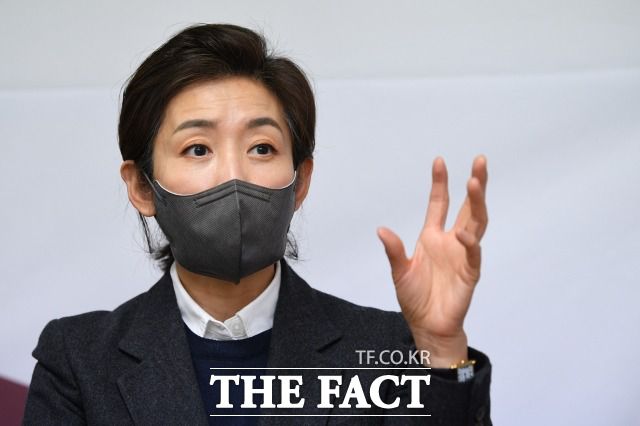 나 전 의원은 출마 선언 당시 '서울형 기본소득제도'와 '숨통트임론'을 들고 나왔다. 그는 "의미있는 지원"이라고 평가했다. /남윤호 기자