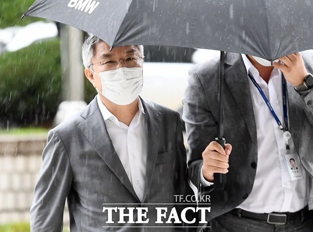 서울중앙지법 형사9단독 정종건 판사는 28일 오전 10시 업무방해 혐의로 기소된 최강욱(사진) 열린민주당 의원에 대한 선고공판을 열고 판결을 선고한다. /이동률 기자