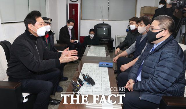 택시회사를 방문해 업계 애로사항을 청취하는 오세훈 전 시장.