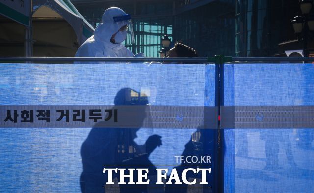 방역당국은 아직 안심할 수 없는 상황이며 설 연휴 후 확진자가 증가 할 수 있기 때문에 지역간 이동 및 모임을 자제해 달라고 말했다. /이동률 기자